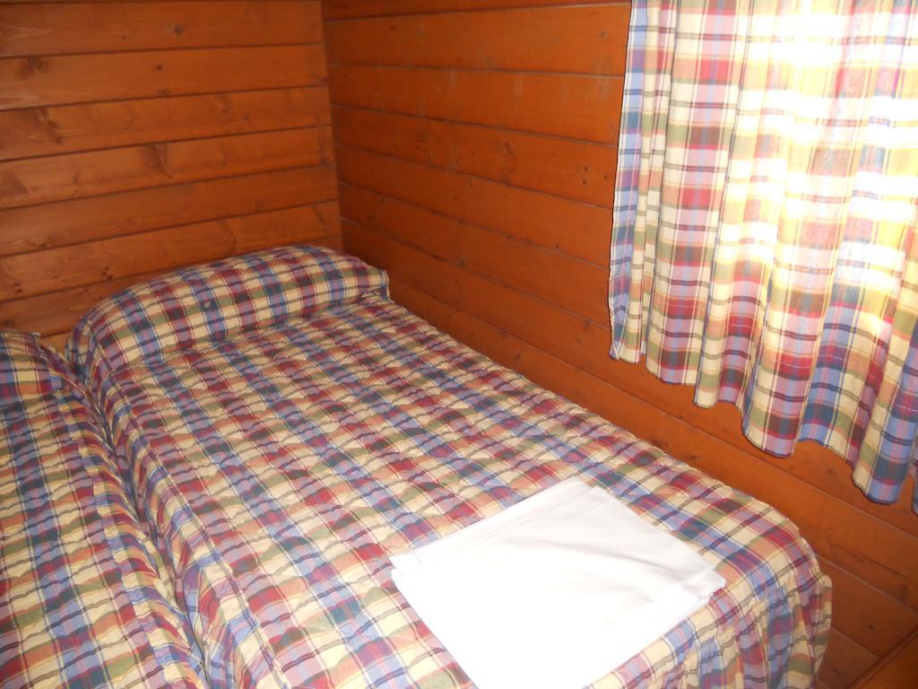 Camping 丰特-德彼德拉 客房 照片